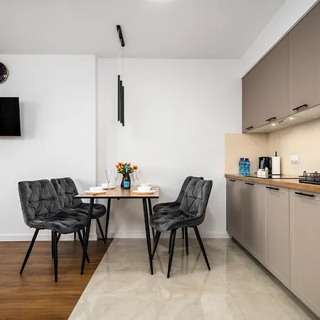 Hotel apartamentowy Pileckiego