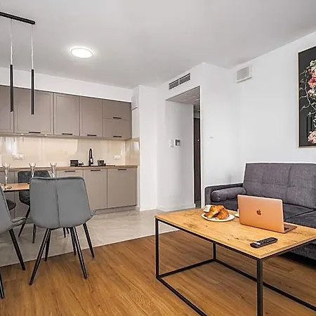 Pileckiego 4*