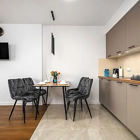 Pileckiego Aparthotel 4*